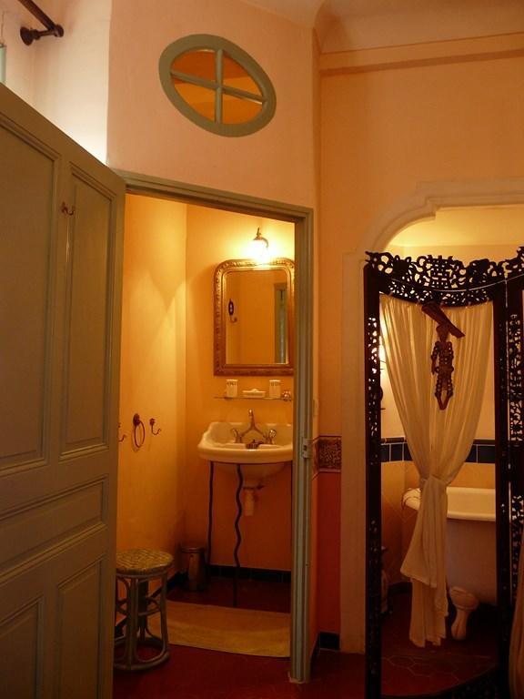 Lou Amourie Roussillon en Isere Стая снимка
